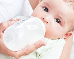 葉黃素是嬰幼兒發育的重要營養素之一，懷孕期母體的葉黃素供輸胎兒發育所需,生產後母乳中含有豐富的葉黃素